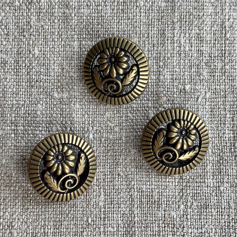 Metal Floral Button