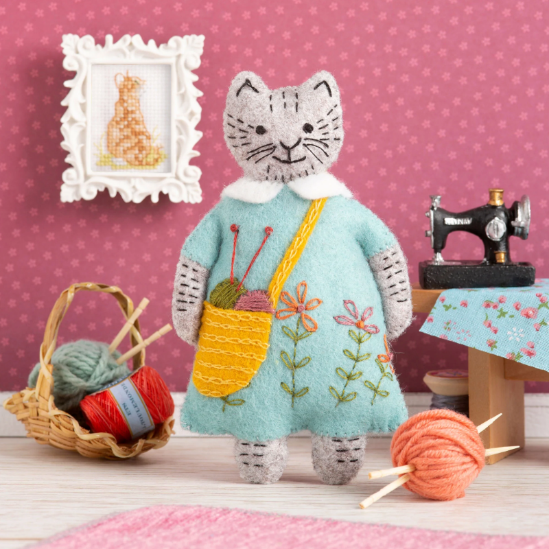 Corinne Lapierre - Mrs Cat Loves Knitting Felt Craft Kit