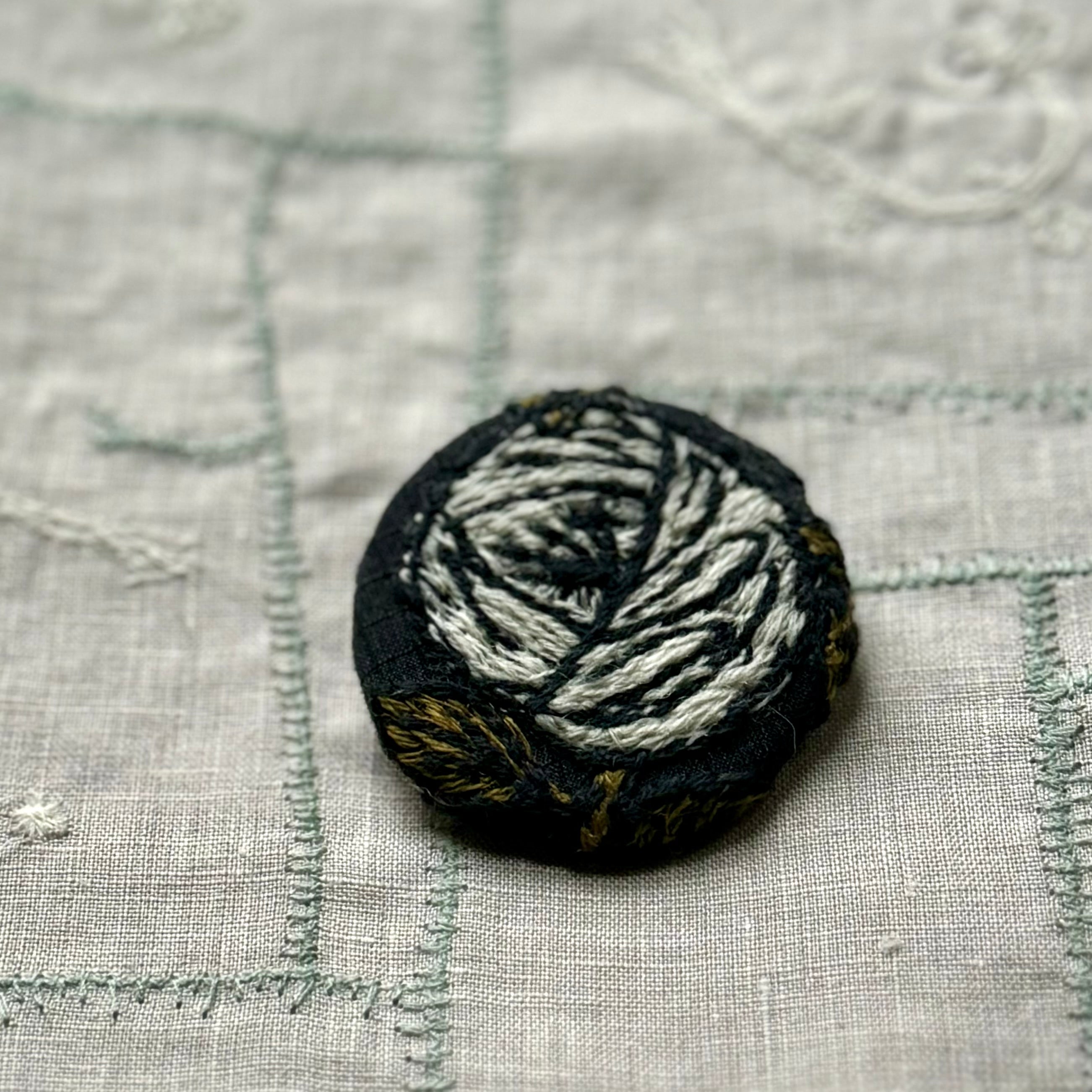 Minä Perhonen Circle Brooch (Small)