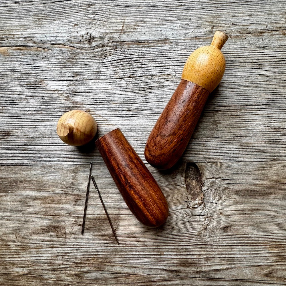 Degen - Acorn Needle holder