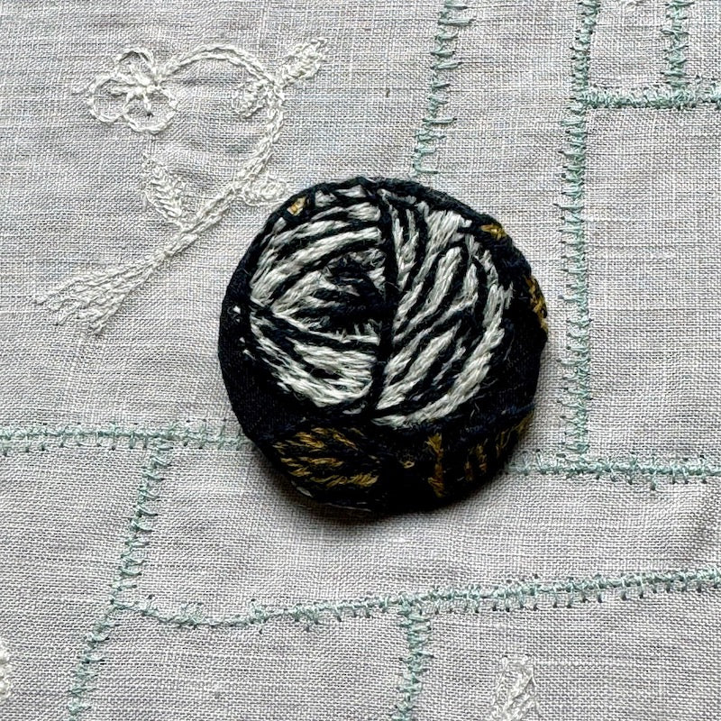 Minä Perhonen Circle Brooch (Small)