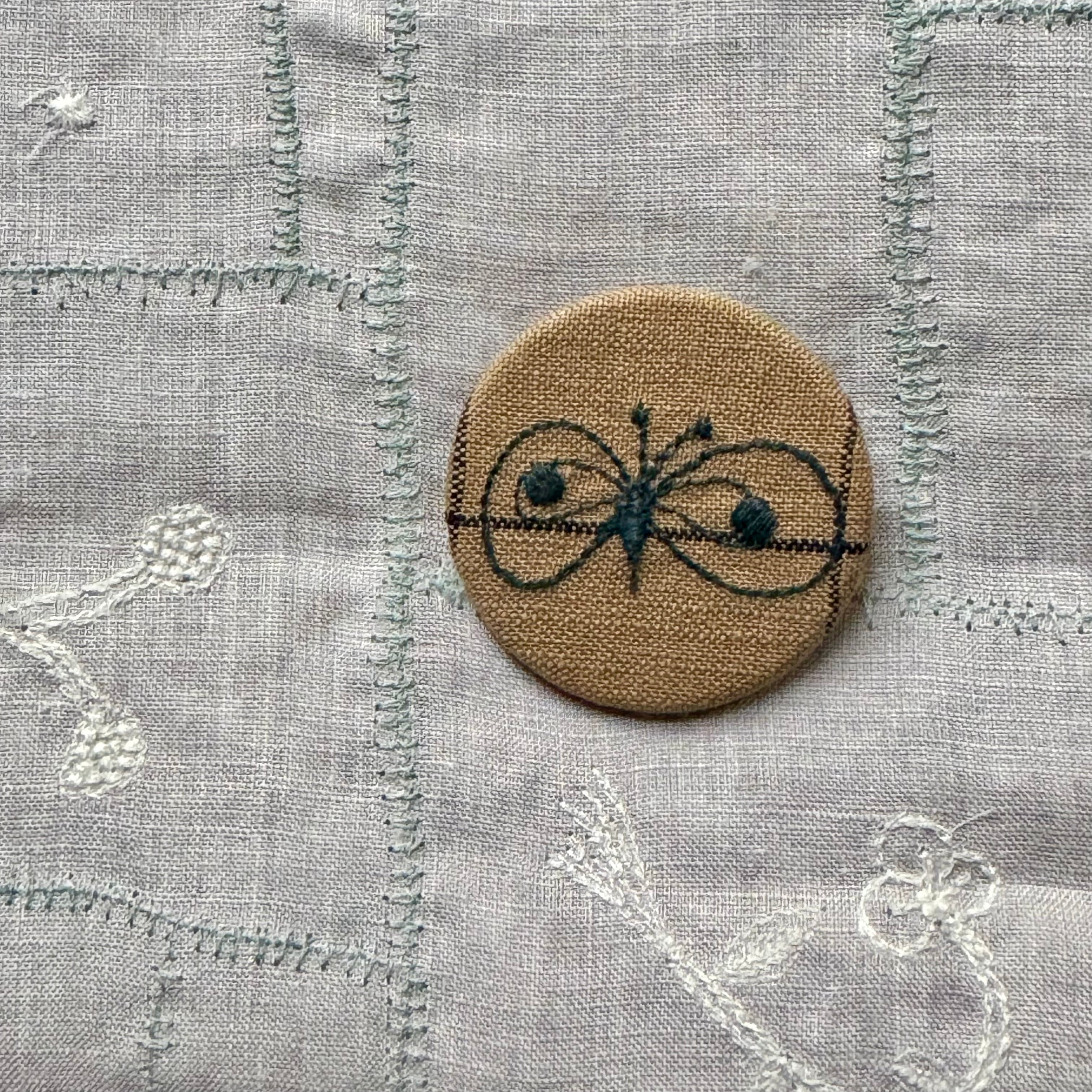 Minä Perhonen Circle Brooch (Small)