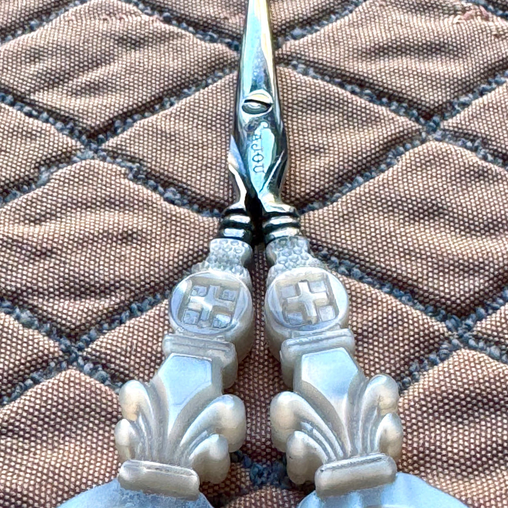 Sajou Scissors - Mother of Pearl Flower Scissors