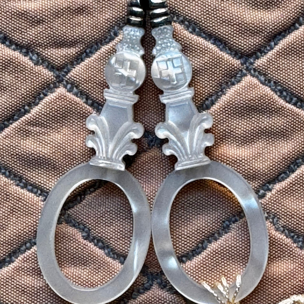 Sajou Scissors - Mother of Pearl Flower Scissors