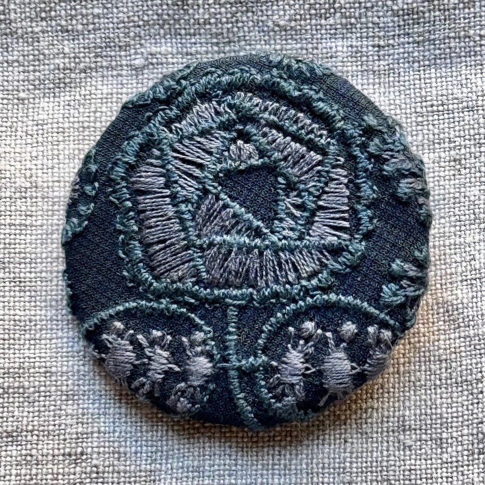 Minä Perhonen Circle Brooch (Small)