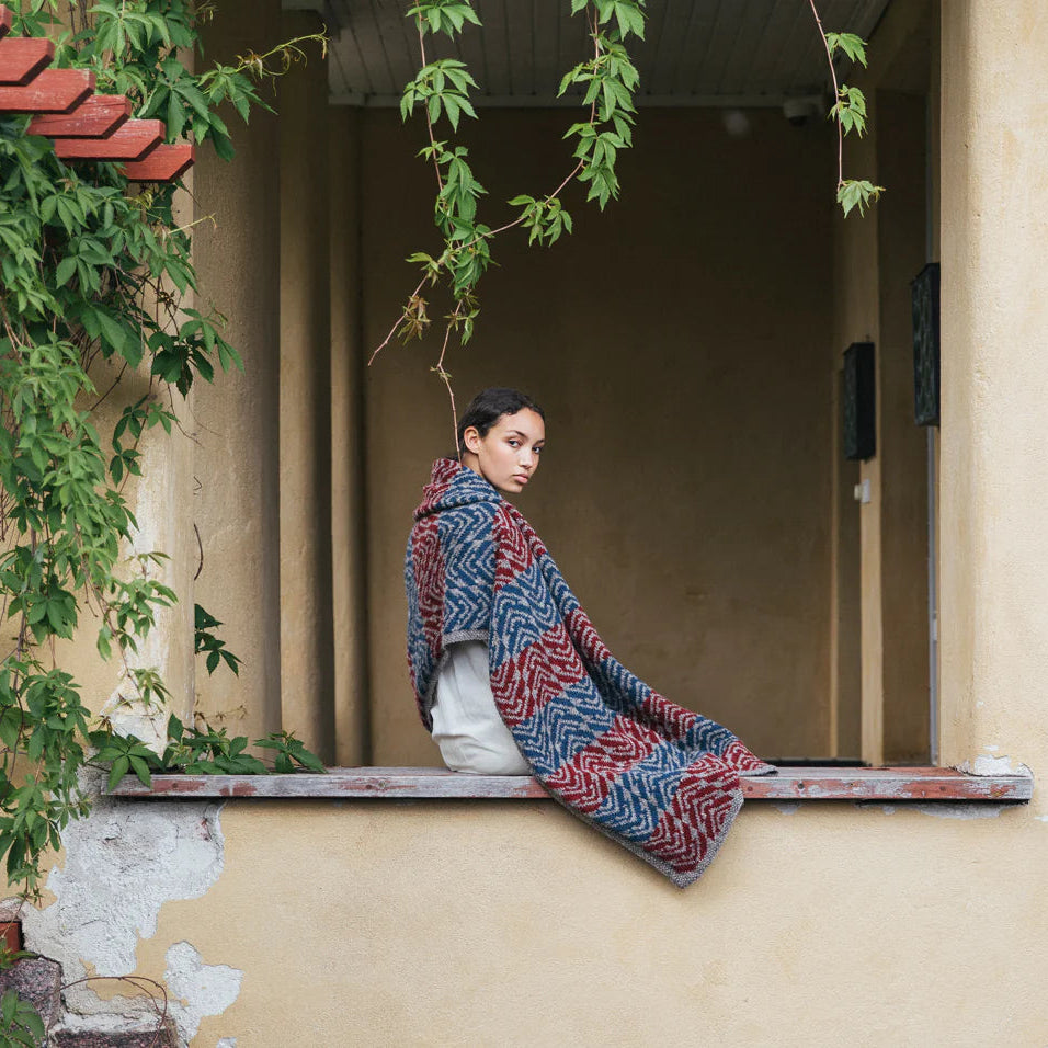 The Knitted Fabric: Colourwork Projects for You and Your Home - Dee Hardwicke