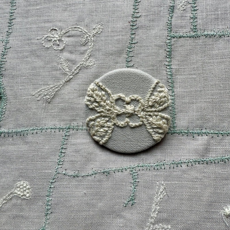 Minä Perhonen Circle Brooch (Small)