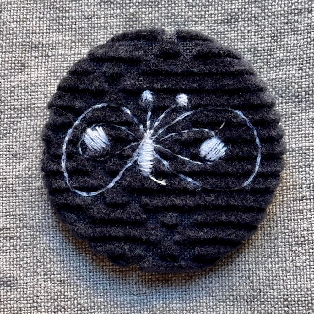 Minä Perhonen Circle Brooch (Small)