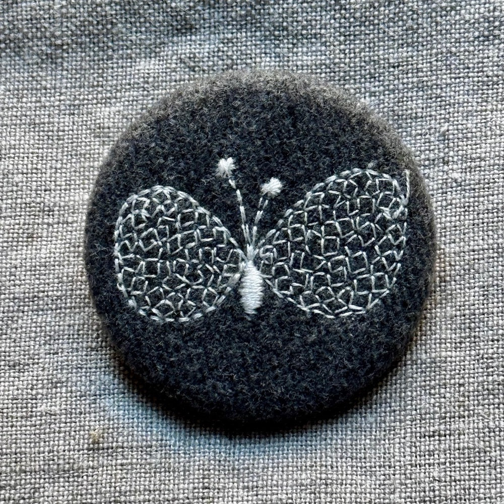 Minä Perhonen Circle Brooch (Small)