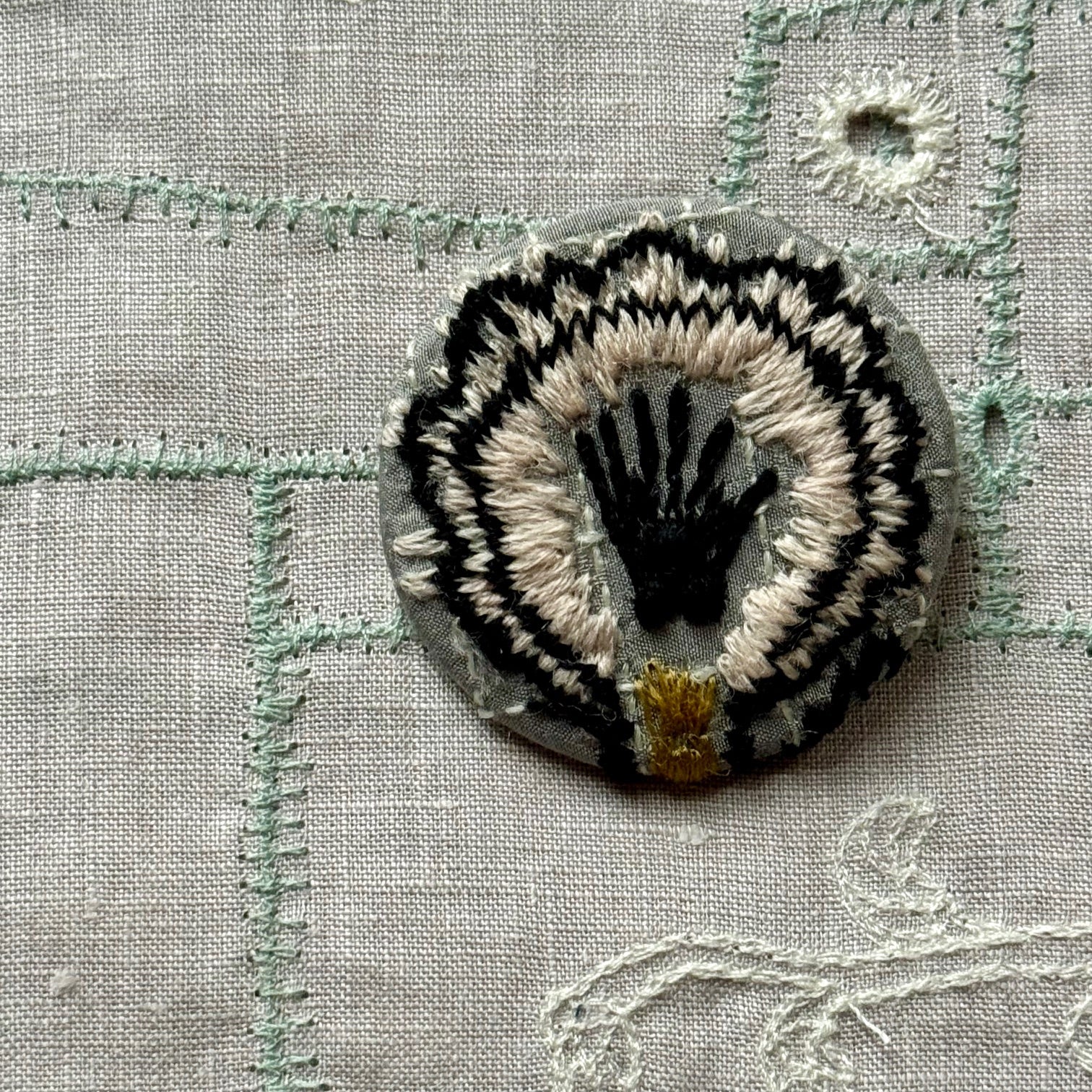 Minä Perhonen Circle Brooch (Small)