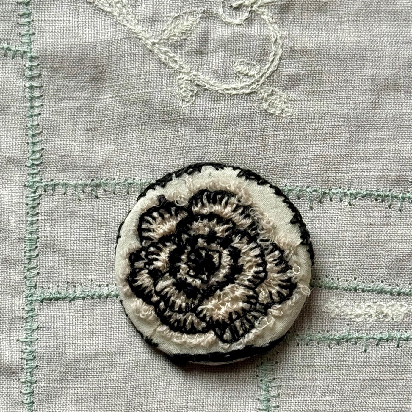 Minä Perhonen Circle Brooch (Small)