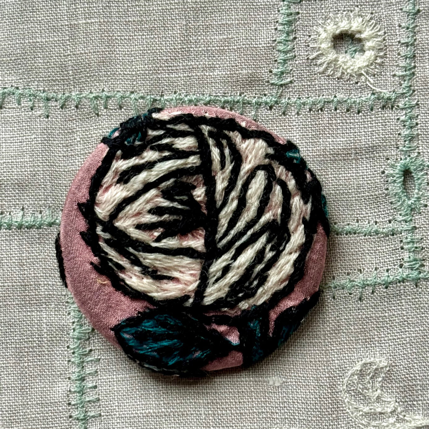 Minä Perhonen Circle Brooch (Small)