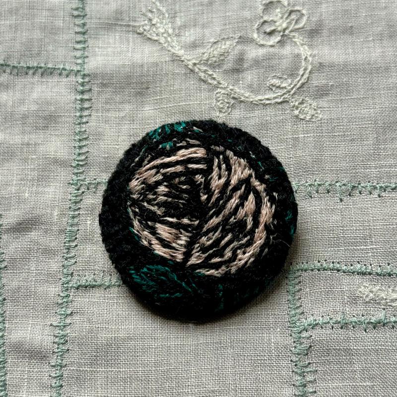 Minä Perhonen Circle Brooch (Small)