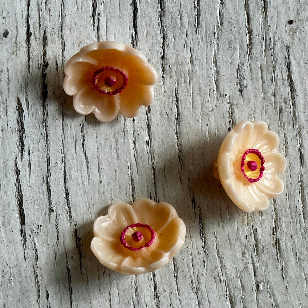 Retro Flower Button