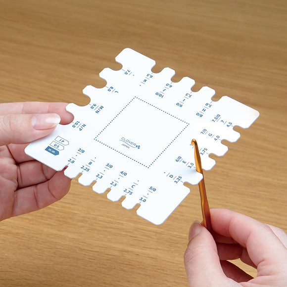 Clover Swatch, Ruler, Needle + Hook Gauge (3200)