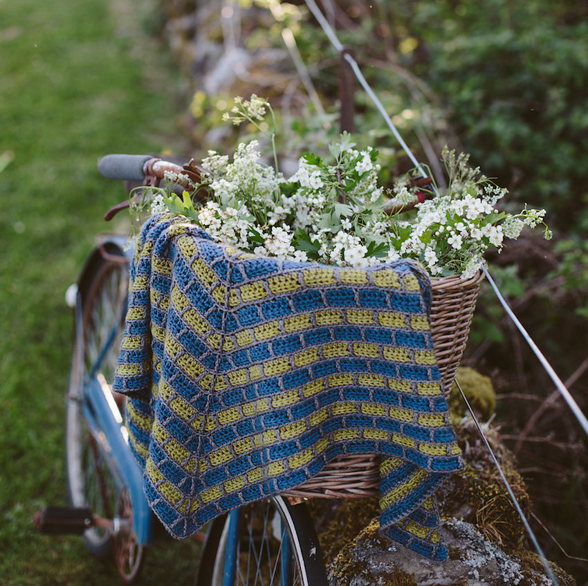 The Crochet Project - Antracita Shawl