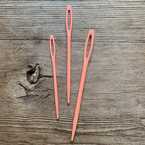 Tulip Pink Plastic Yarn Needles