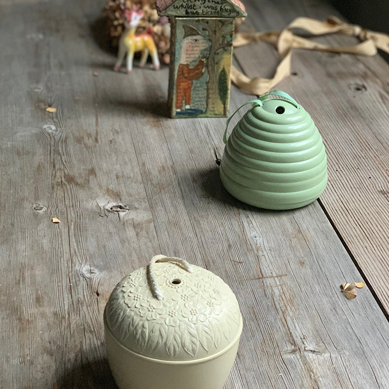 Vintage Beehive Yarn Holders - 1940s-50s Bakelite | Loop Knitting